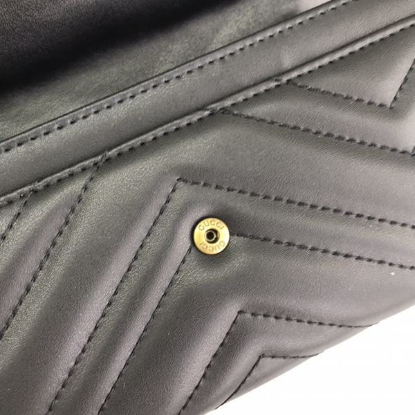 グッチ財布コピー着用イメージ